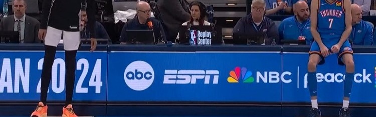 一竞技官网-针尖对麦芒！文班亚马和霍姆格伦同时走到技术台 死球后一起登场