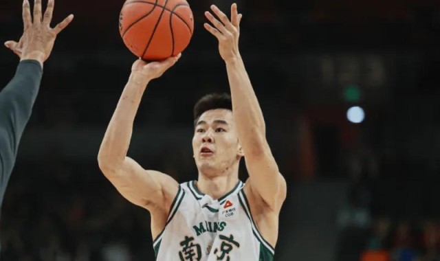 一竞技-郭昊文汉兹暴走也带不动同曦！王世龙+3将纯战犯，防守几乎为0！