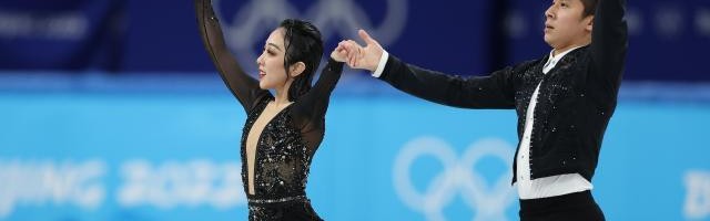 一竞技官网-中俄双人滑打响单项前哨战 俄组合“暗中观察”葱桶